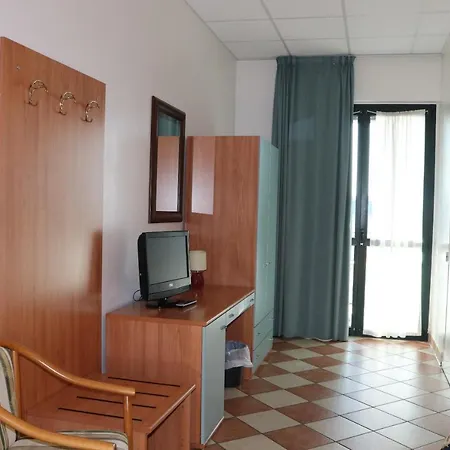 Amira Palace 3*