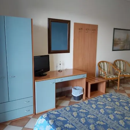 Amira Palace 3*